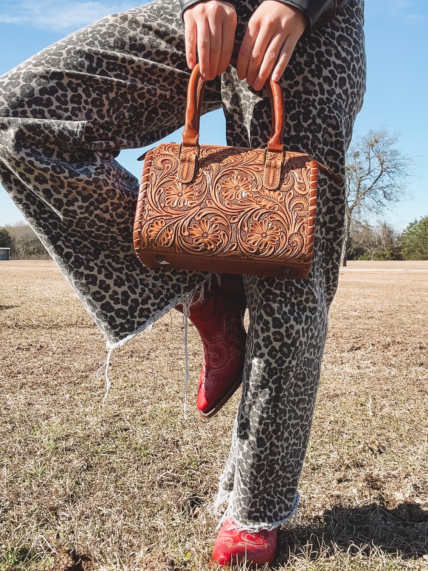 Duffle leather purse