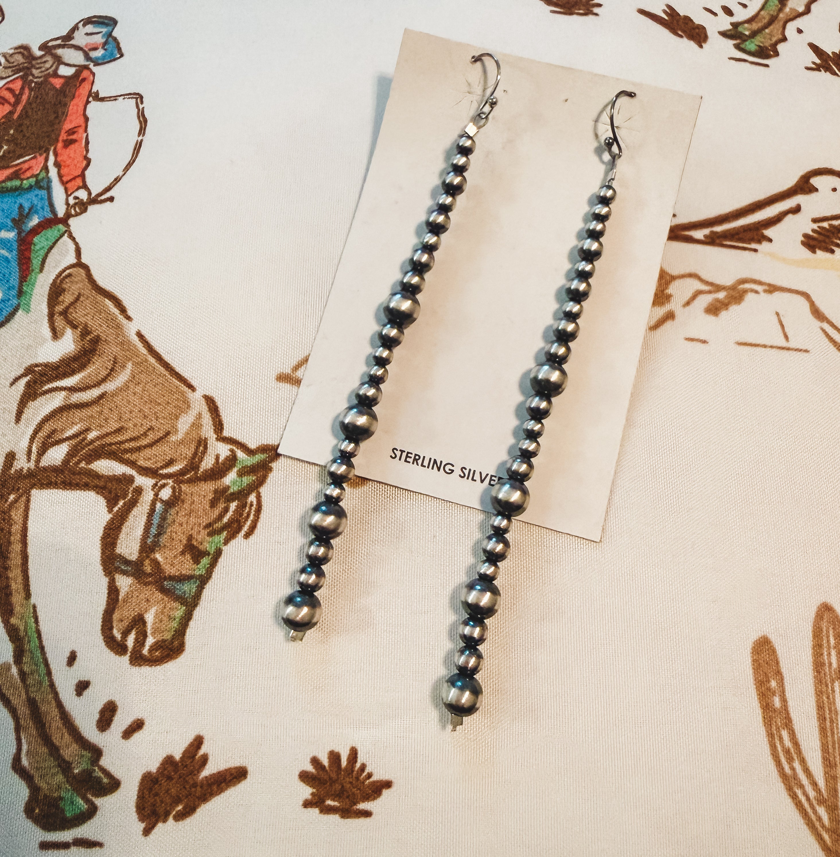 Drop pearl earrings