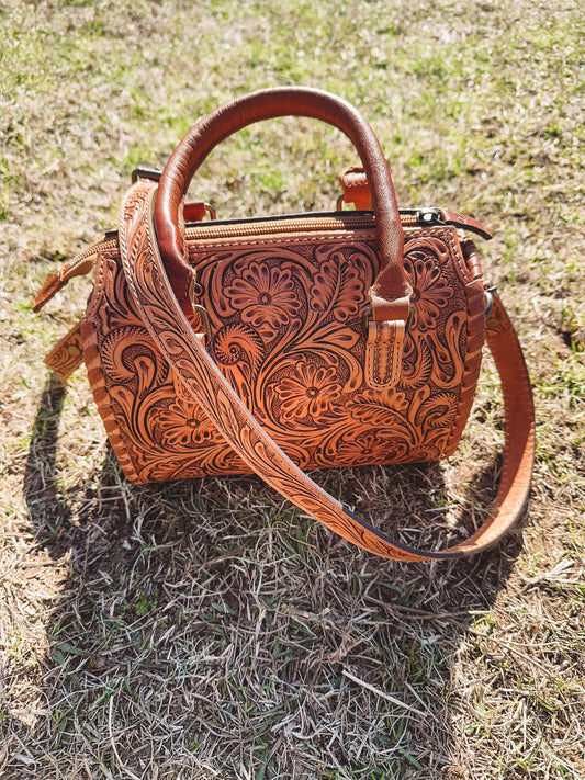 Duffle leather purse